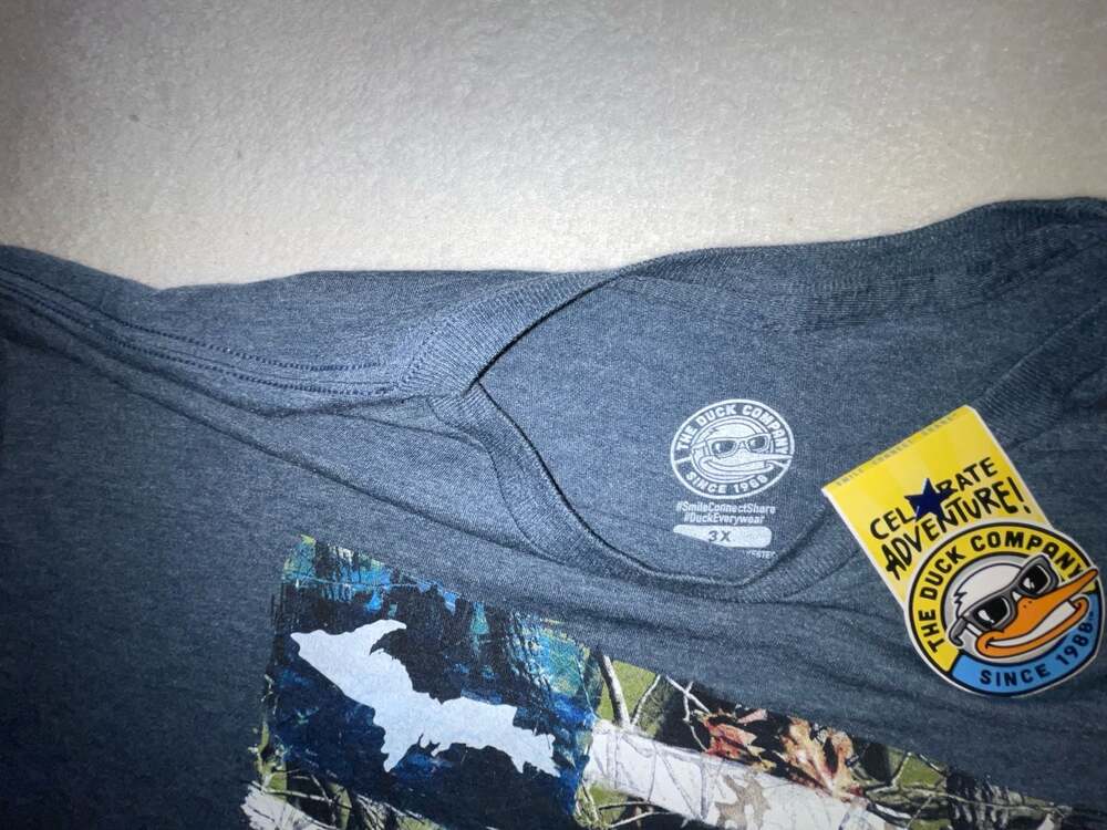 The Duck Company Up North St. Ignace Michigan Camo Flag T-Shirt Size 3X - Picture 3 of 6